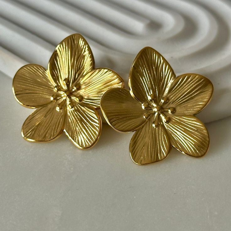 Dainty flower earrings