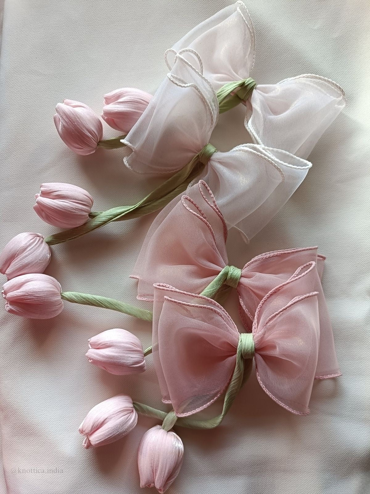 Tulip bow clip (random colour)