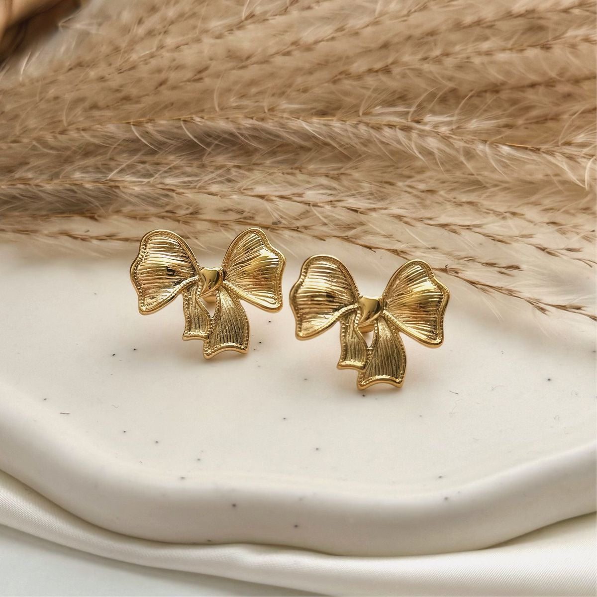 Pretty little bow earrings