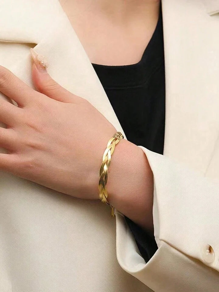 Golden twist luxe bracelet