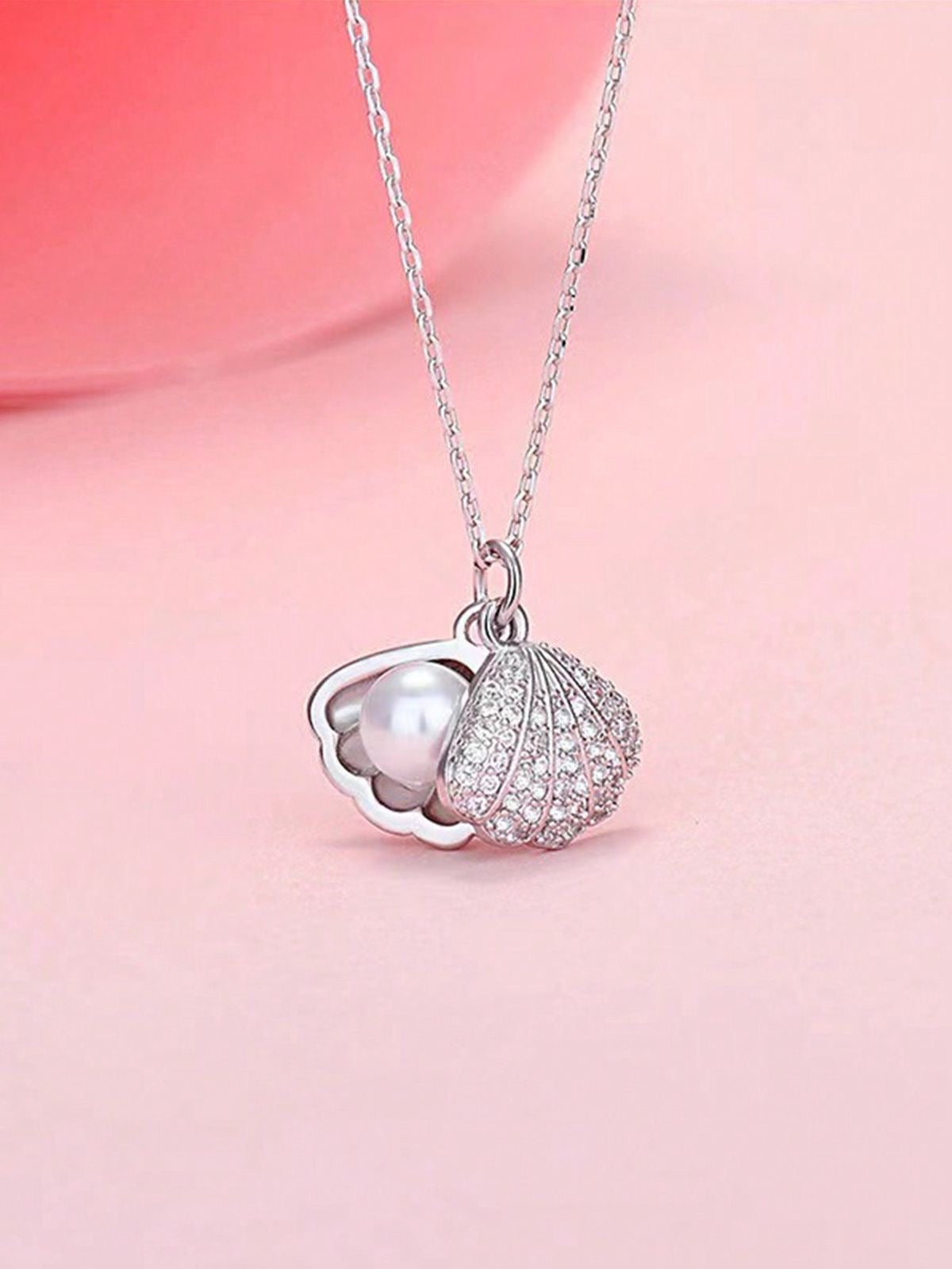 Silver pearl shell necklace