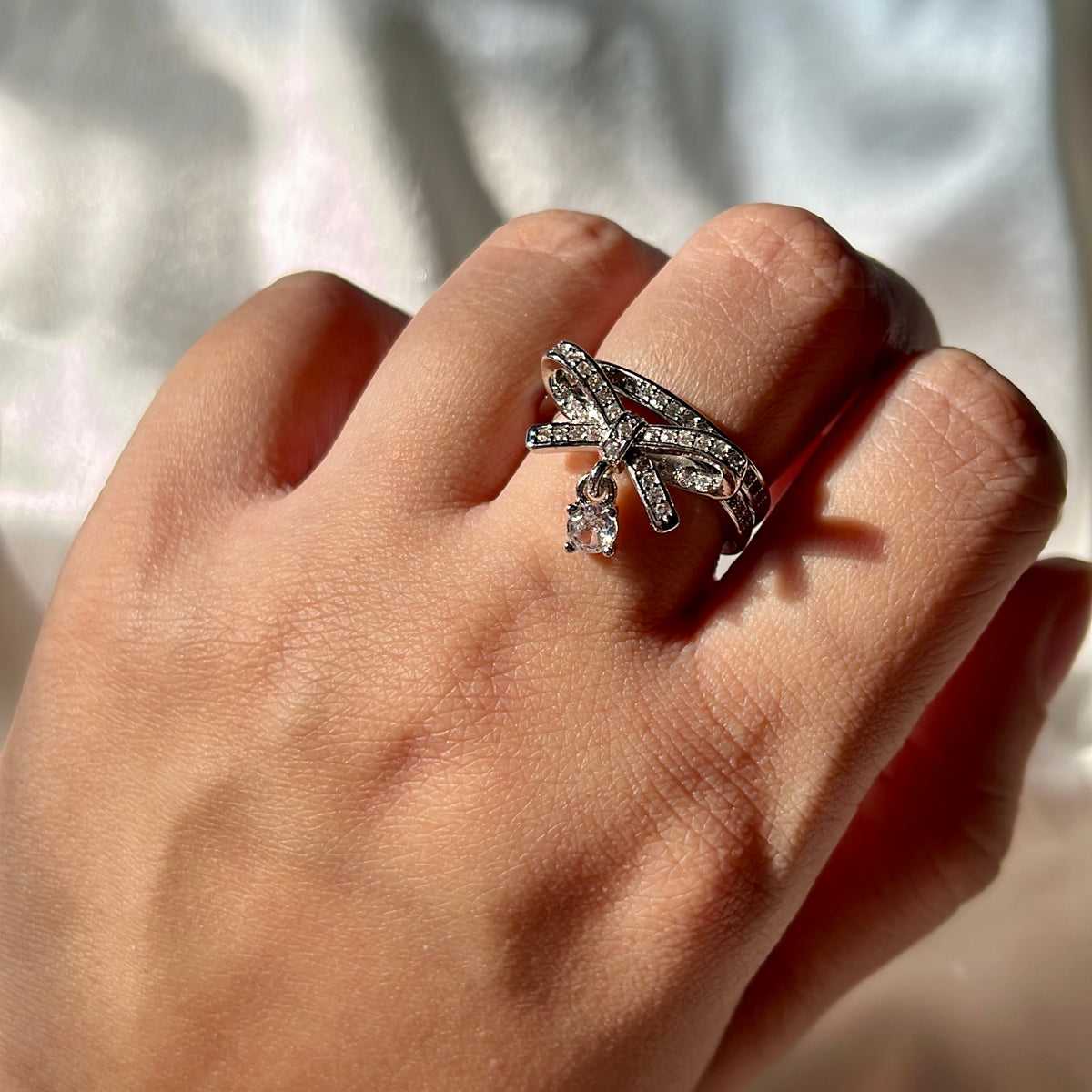 The queen’s ring (adjustable)