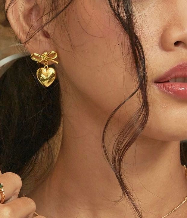 Golden love bow earring