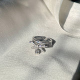 The queen’s ring (adjustable)