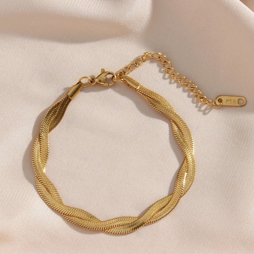 Golden twist luxe bracelet