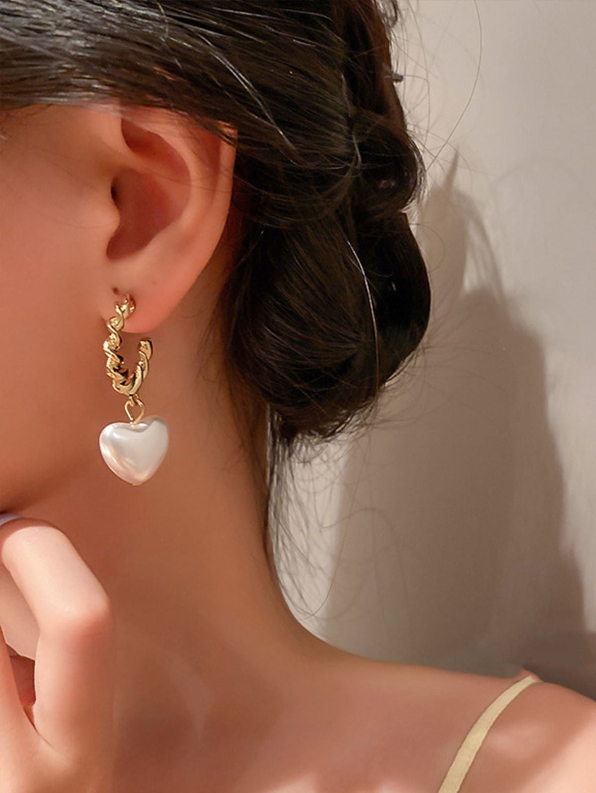 White pearl heart drop earrings