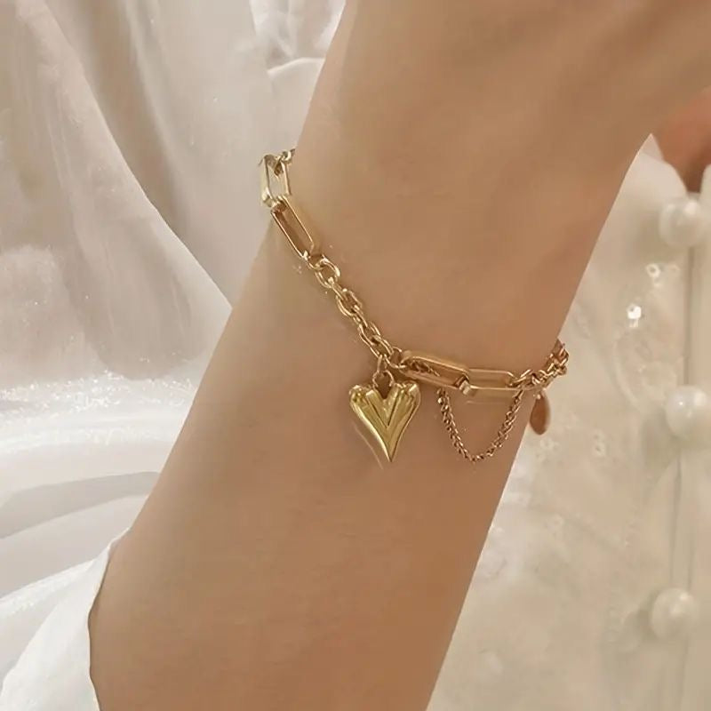 Minimal heart charm bracelet