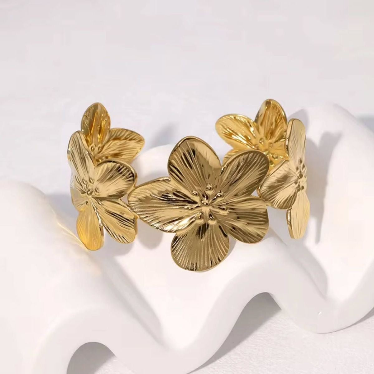 Chunky flower bracelet