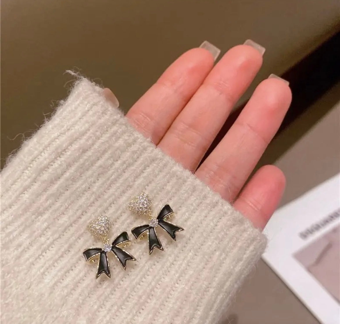 Little black bow earring