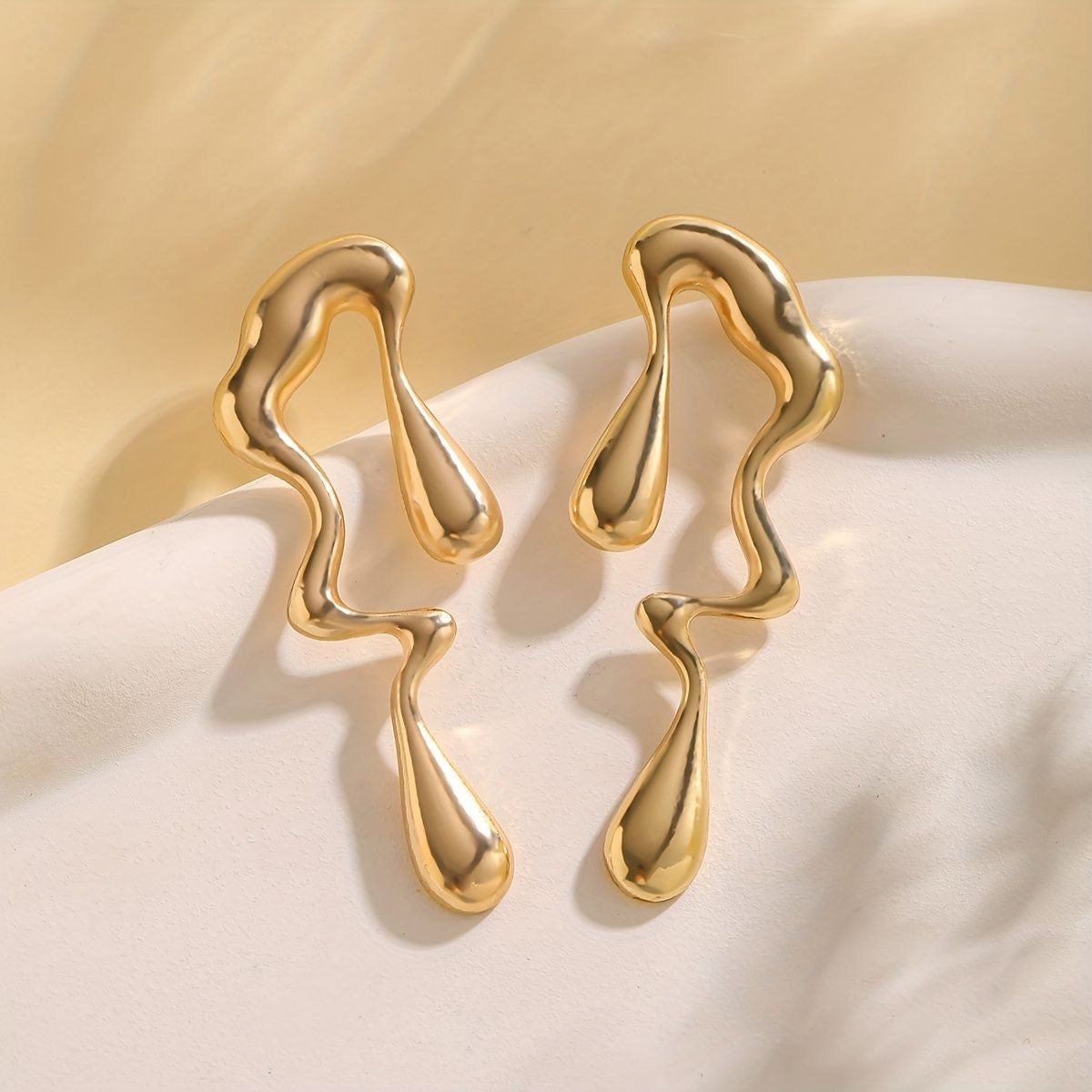 Mismatch liquid drop earrings