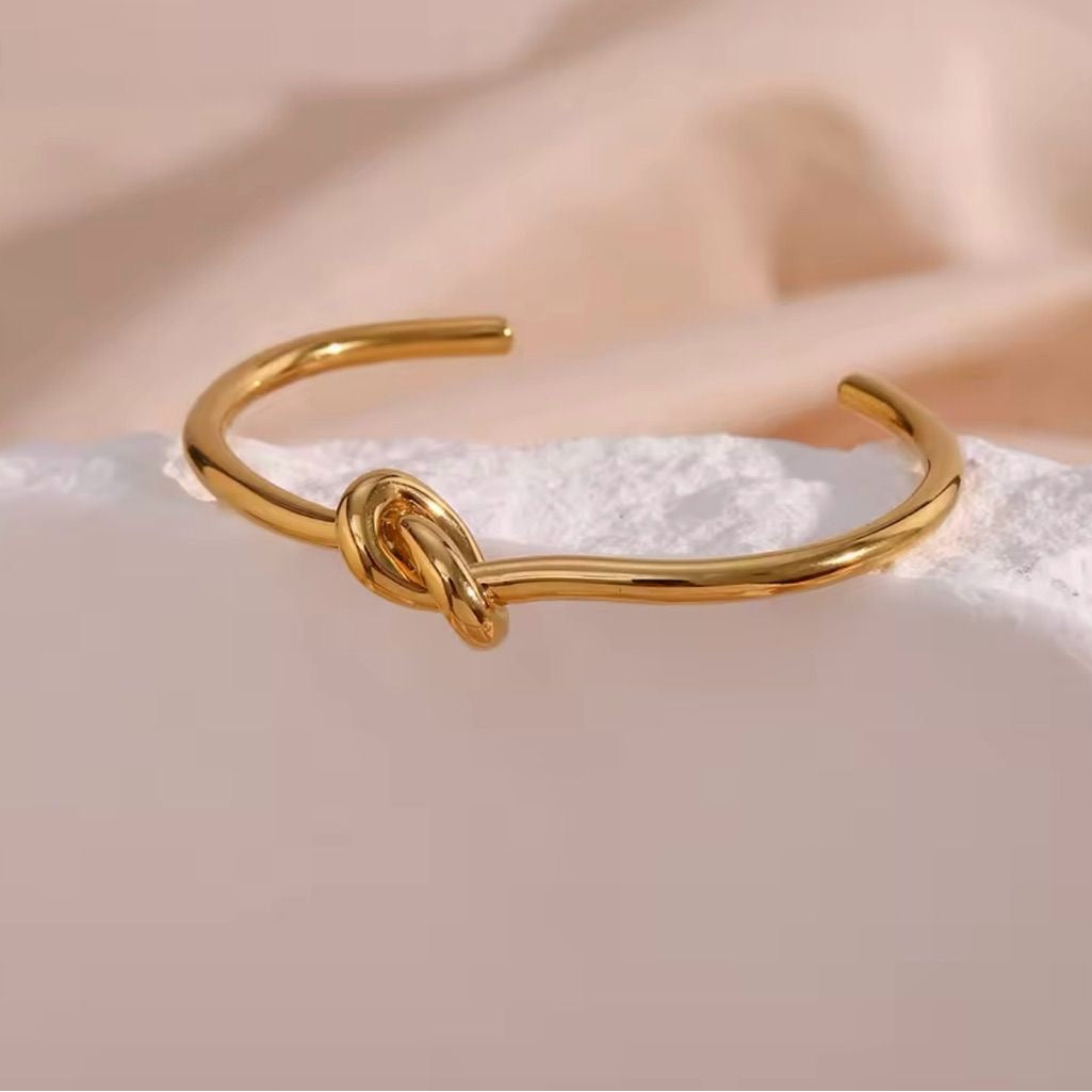 Golden knot cuff