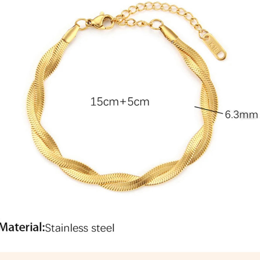 Golden twist luxe bracelet