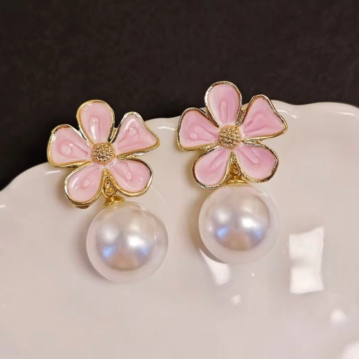 Blooming pearl earrings