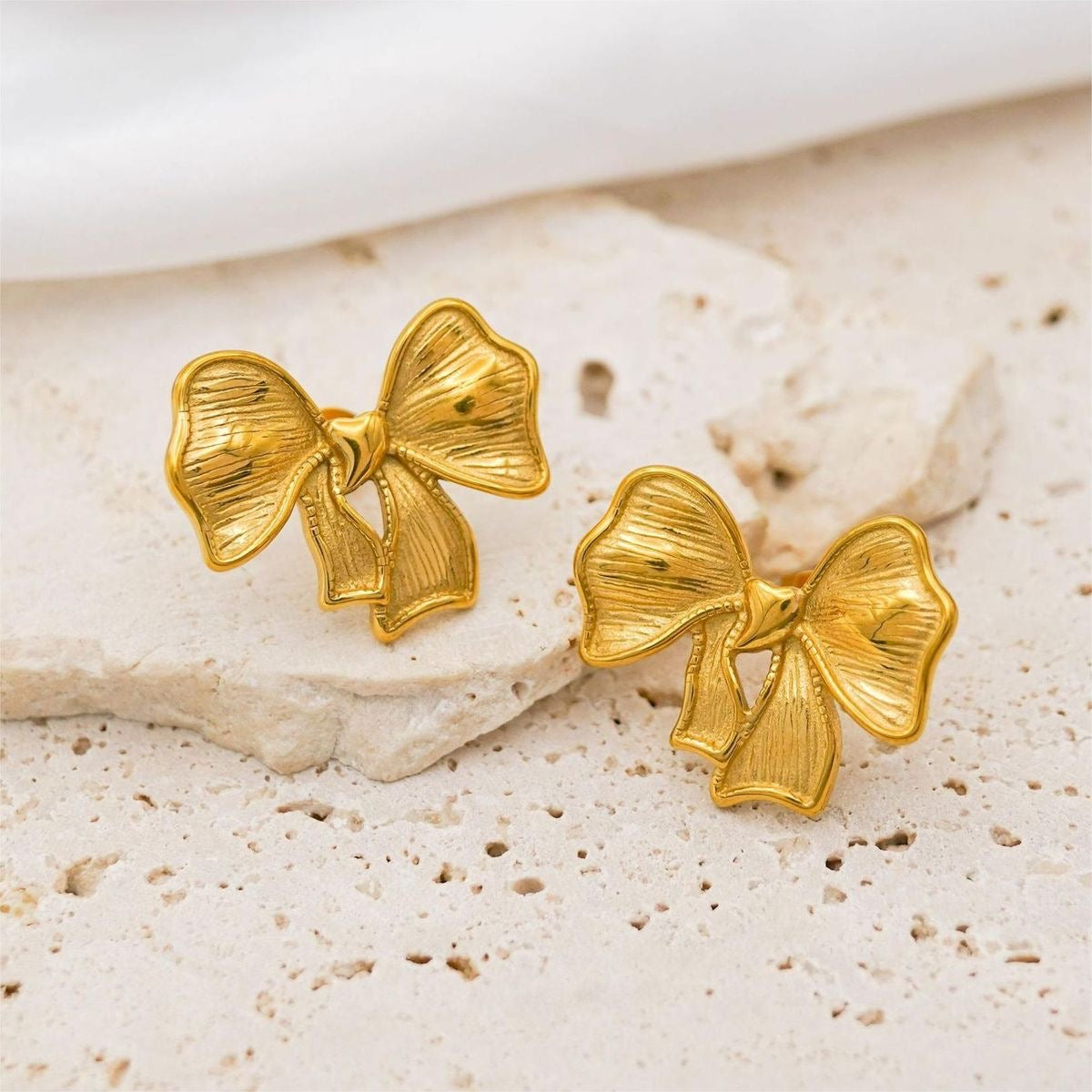 Pretty little bow earrings