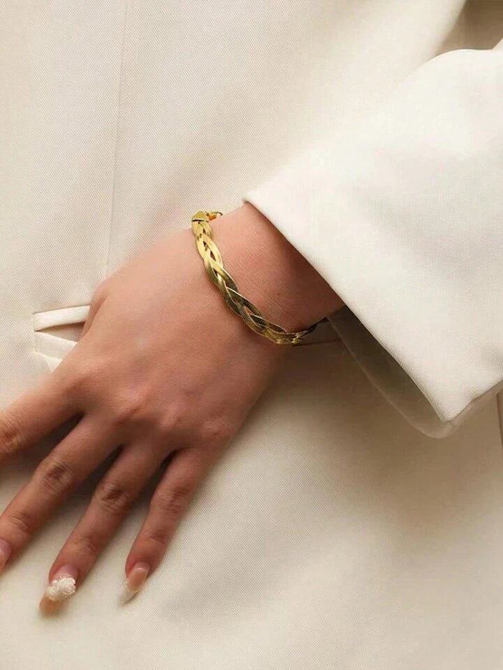 Golden twist luxe bracelet