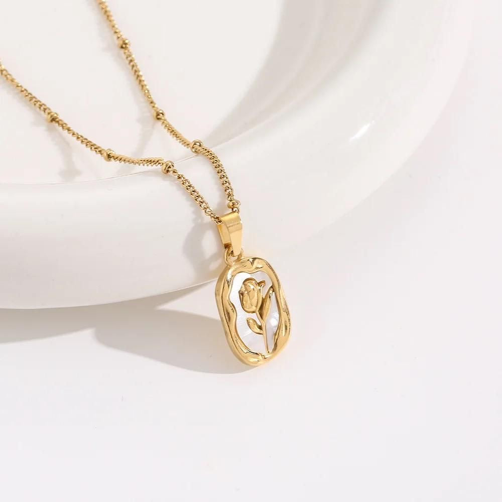White tulip necklace