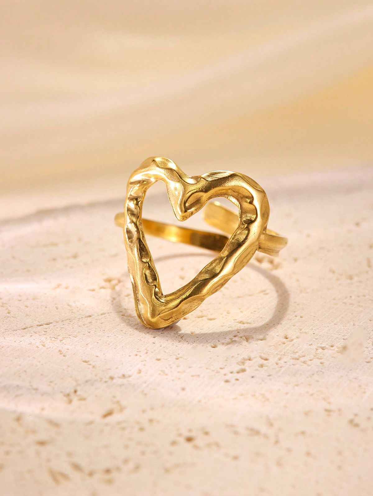 Minimal heart ring (adjustable)
