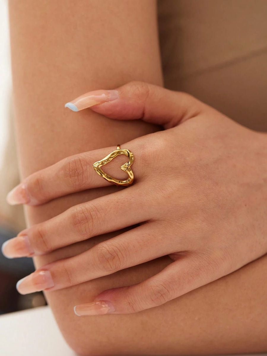 Minimal heart ring (adjustable)