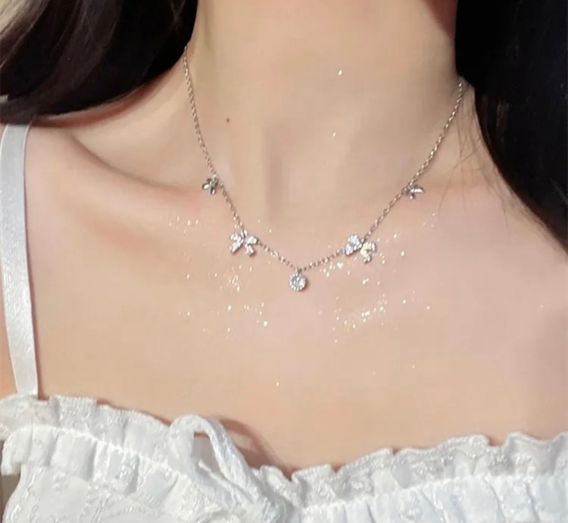 Silver ribbon rhinestone necklace