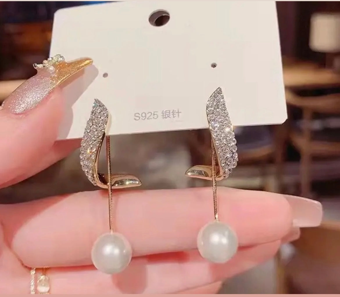 Rhinestone pearl drop earring